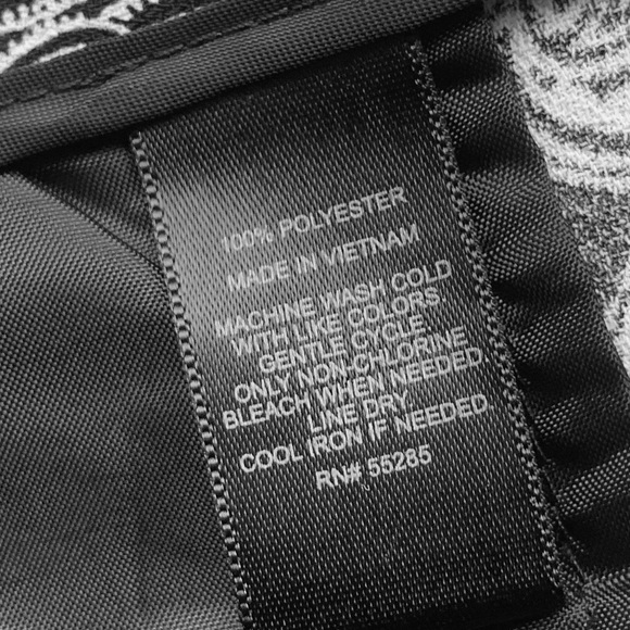 Express Paisley Shorts - Picture 9 of 9